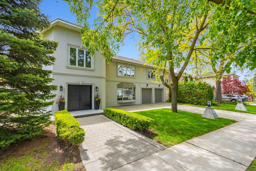 31 George Henry Boulevard, Toronto