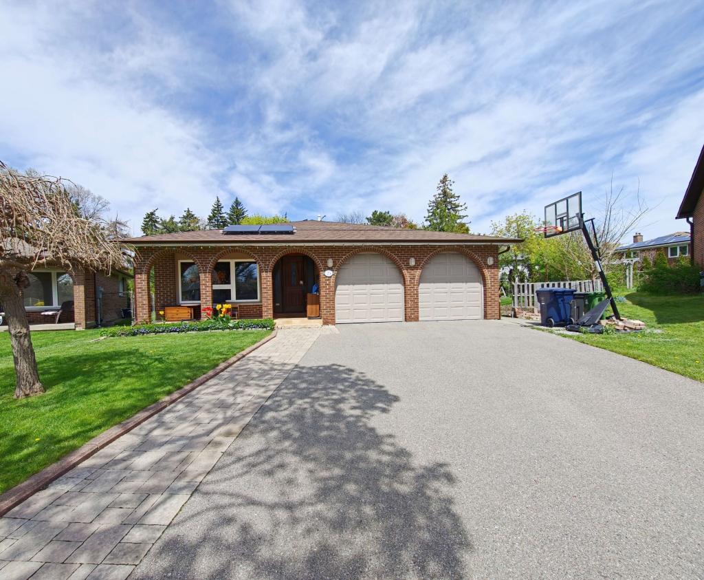 25 Squirewood Road,Toronto – Miya Chen加拿大房产网