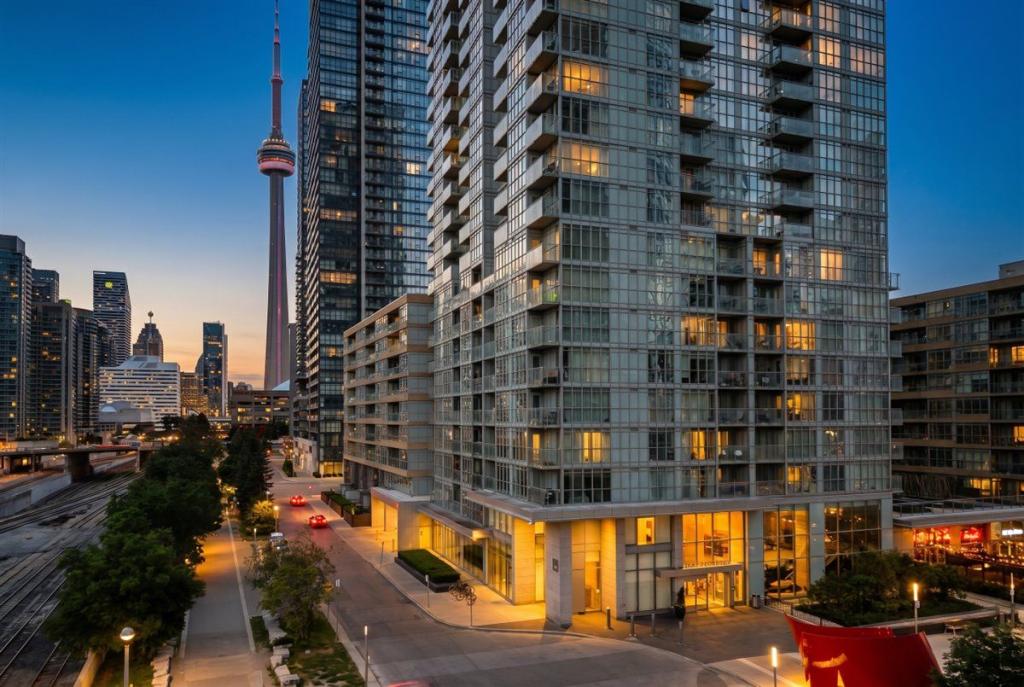 PH06-15 Iceboat Terrace, Toronto