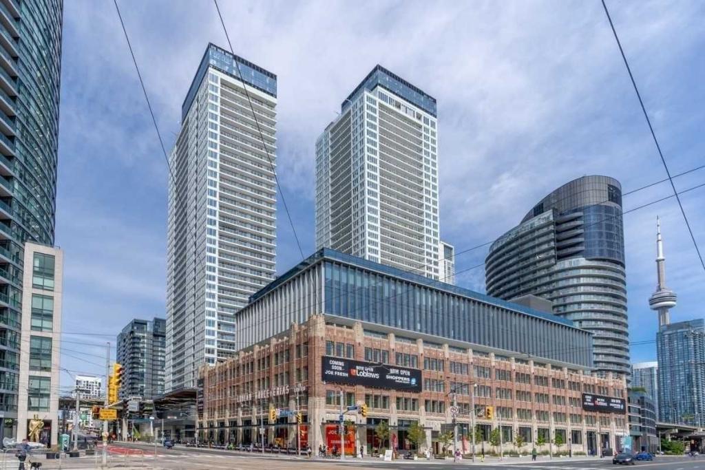 1006-19 Bathurst Street, Toronto