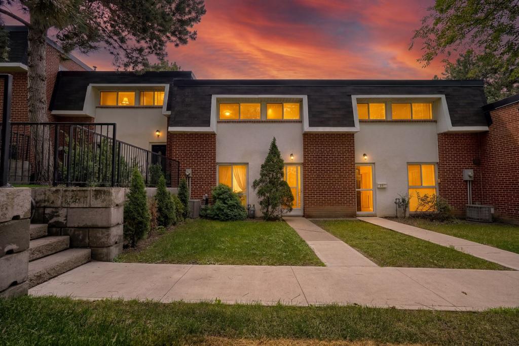 24-94 George Henry Boulevard, Toronto