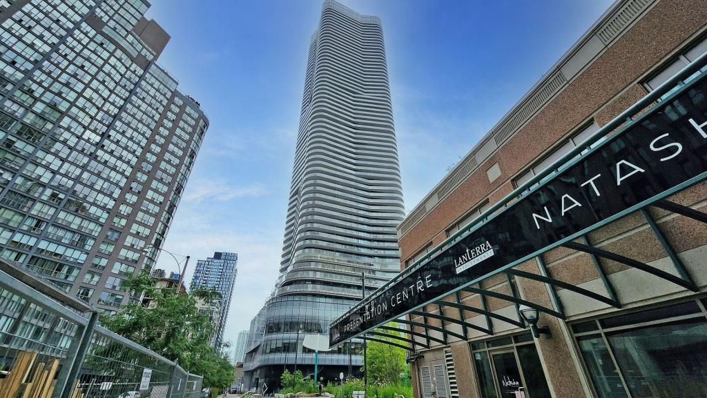 11 Wellesley Street West