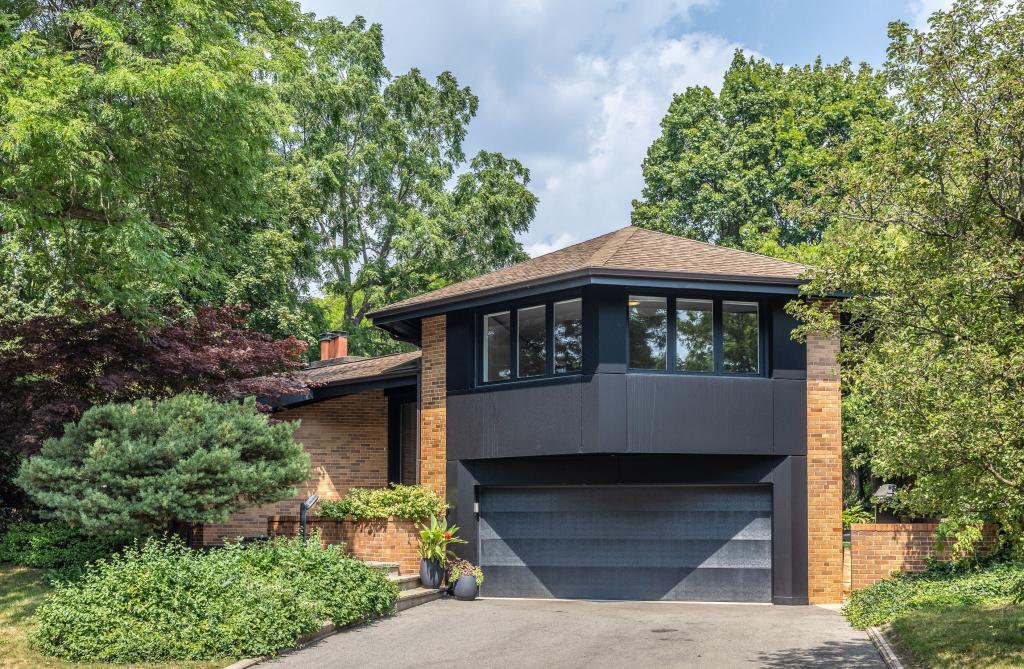 20 Lower Links Road, Toronto