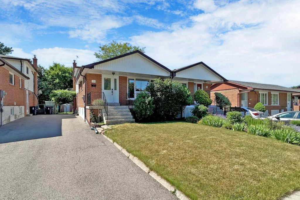 137 Angus Drive