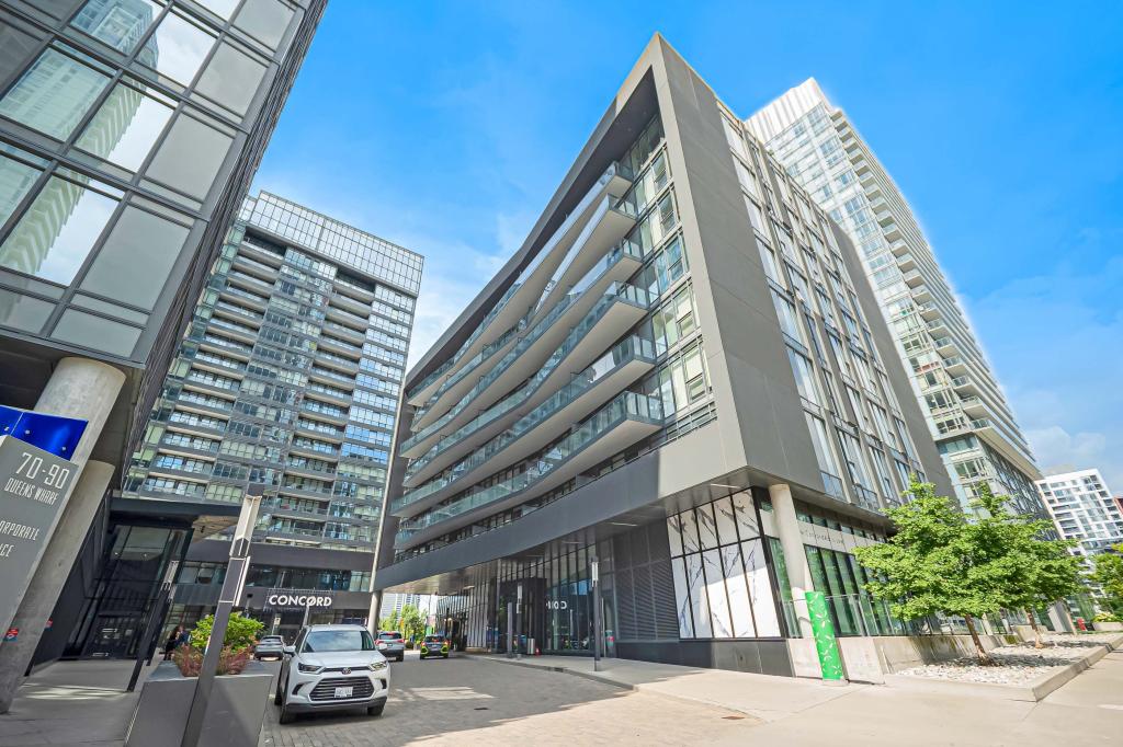 208-90 Queens Wharf Road, Toronto