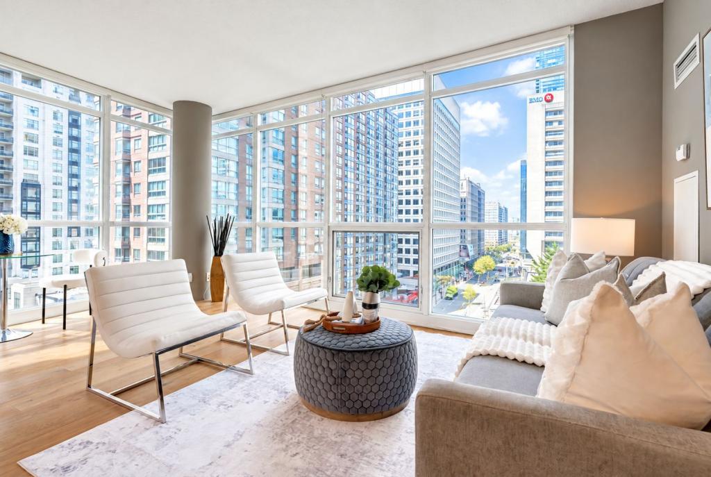 904-1121 Bay Street, Toronto