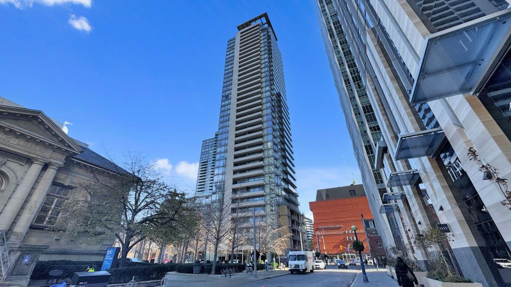 18 Yorkville Avenue