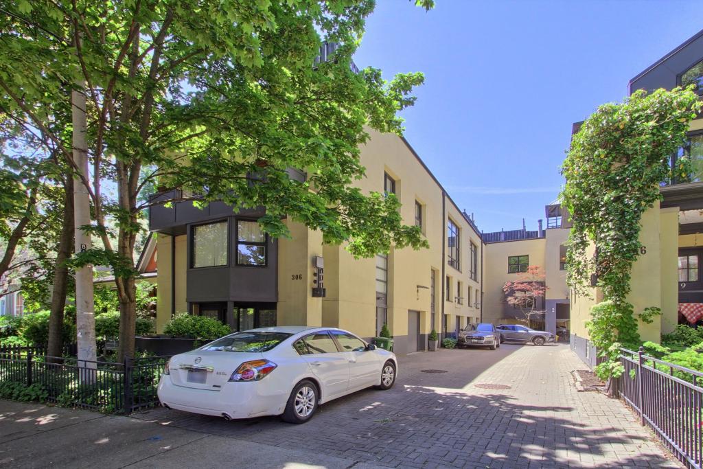 4-306 Sackville Street, Toronto