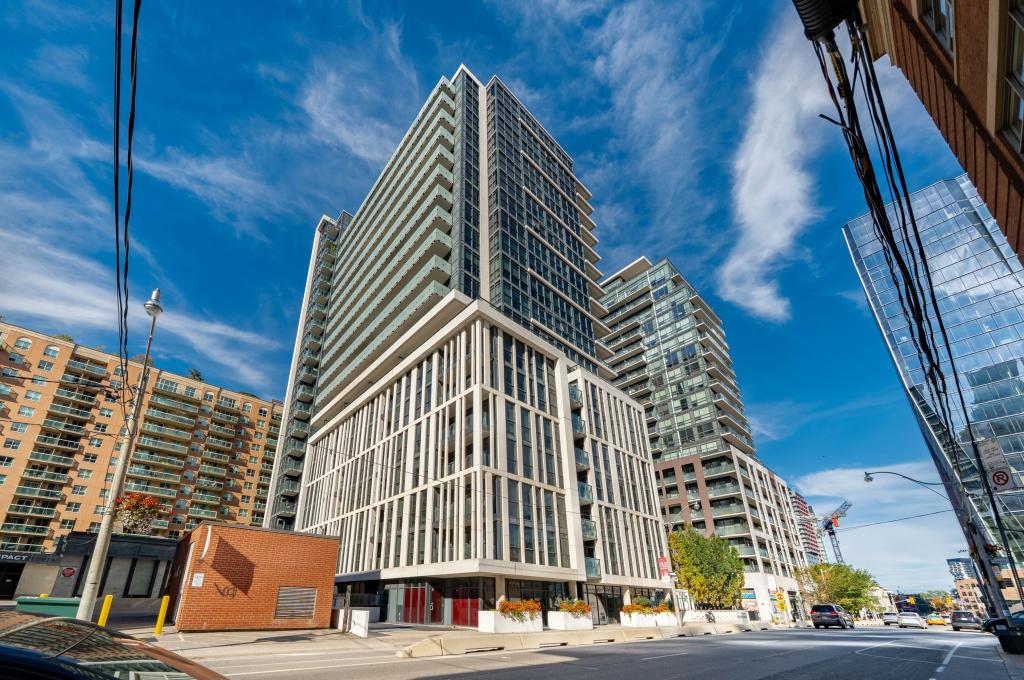 400 Adelaide Street East