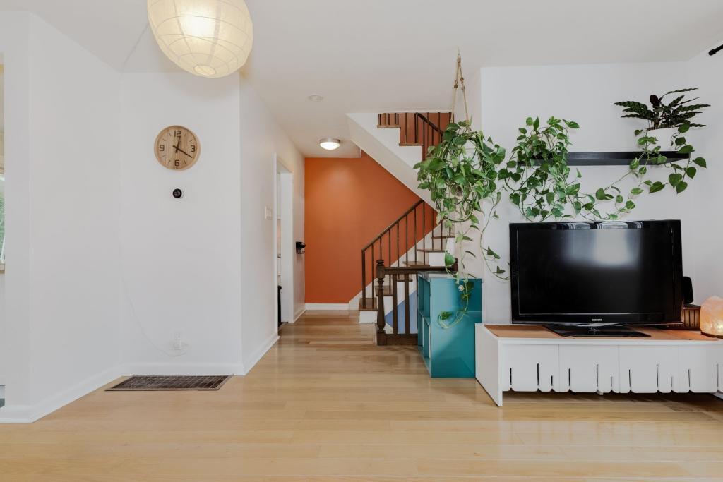 2 Cottonwood Drive, Toronto