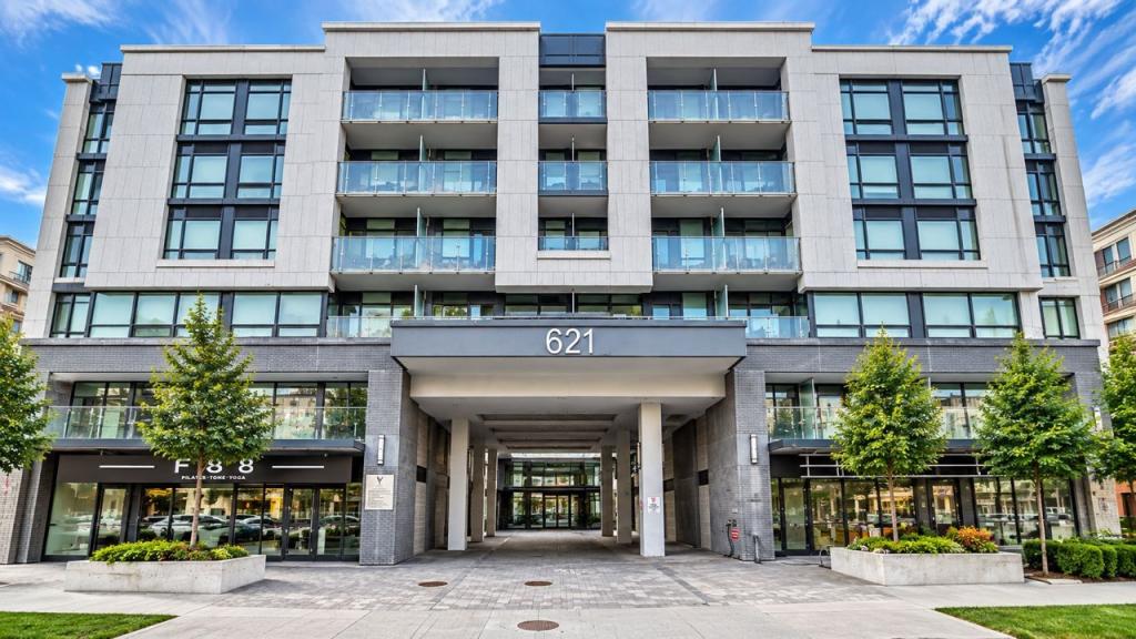 621 Sheppard Avenue East
