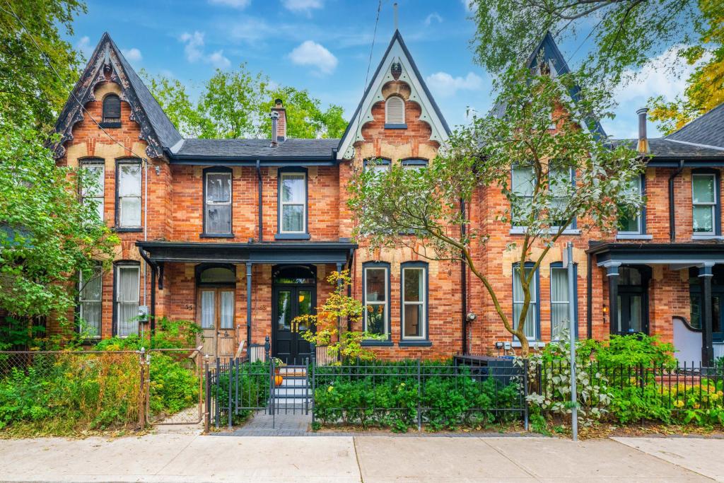 53 Spruce Street, Toronto