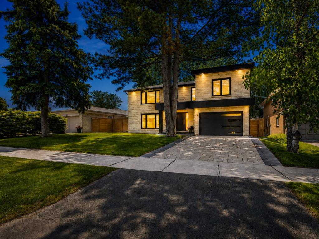 30 Kellythorne Drive, Toronto