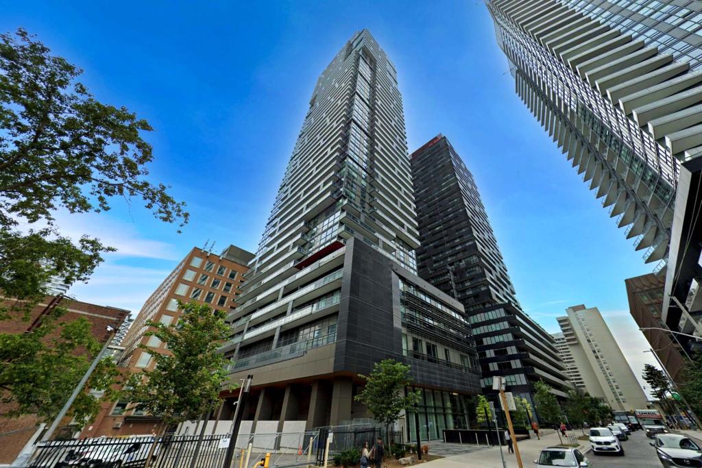 3708-39 Roehampton Avenue, Toronto