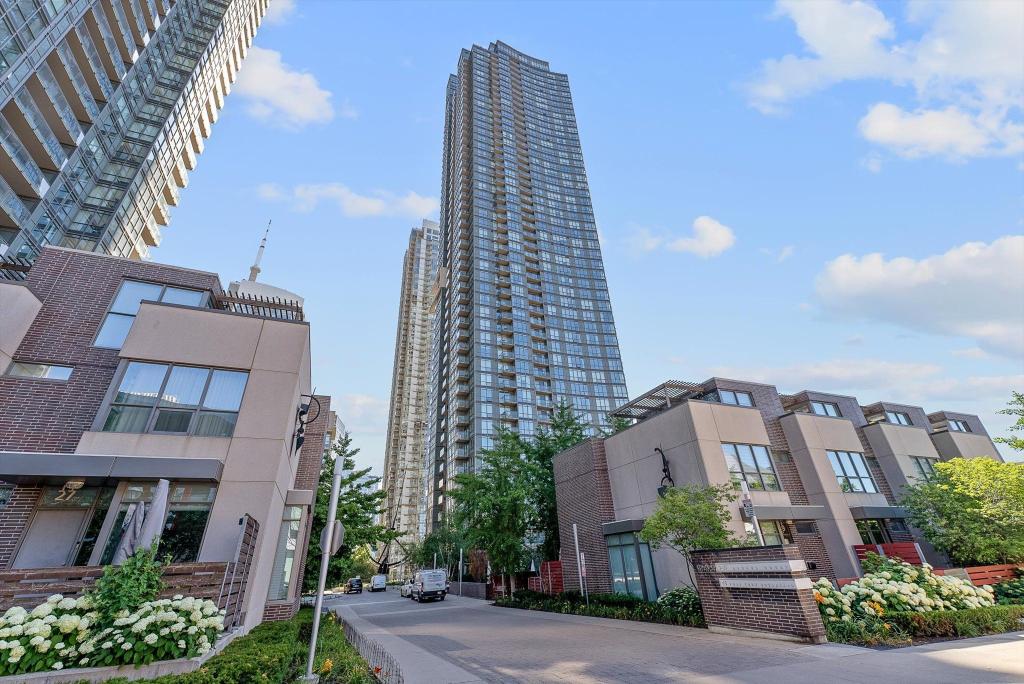5015-11 Brunel Court, Toronto