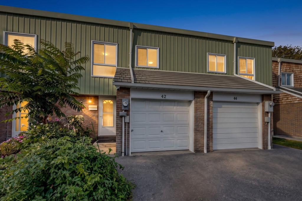 42 Pepper Vine Way, Toronto