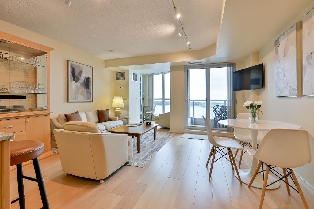 1911-208 Queens Quay West, Toronto