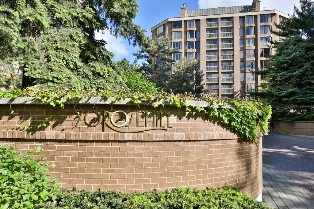 805-70 Rosehill Avenue, Toronto