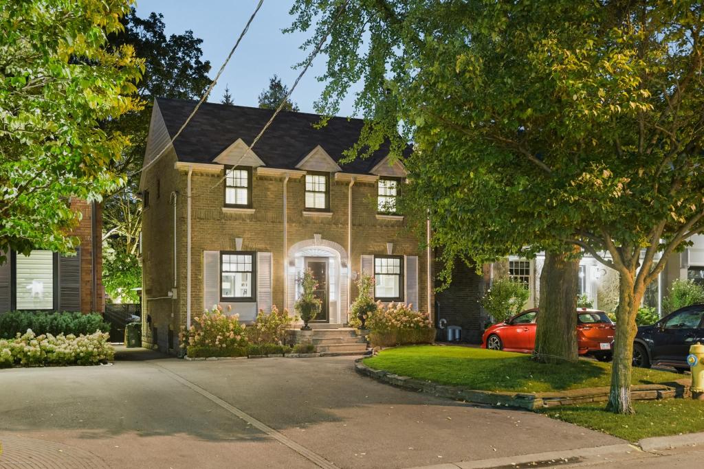37 De Vere Gardens, Toronto