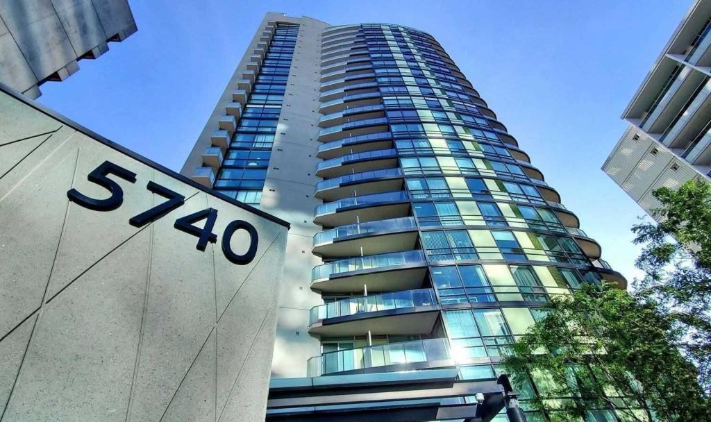 5740 Yonge Street