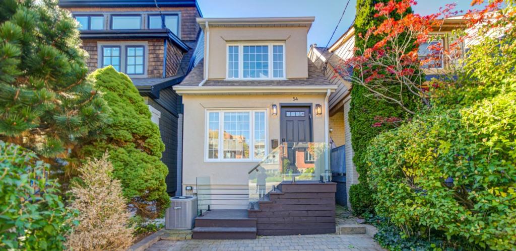 Humewood $1,475,000 独立屋 出售 - 34 Kenwood Avenue, Toronto, Ontario M6C 2R9