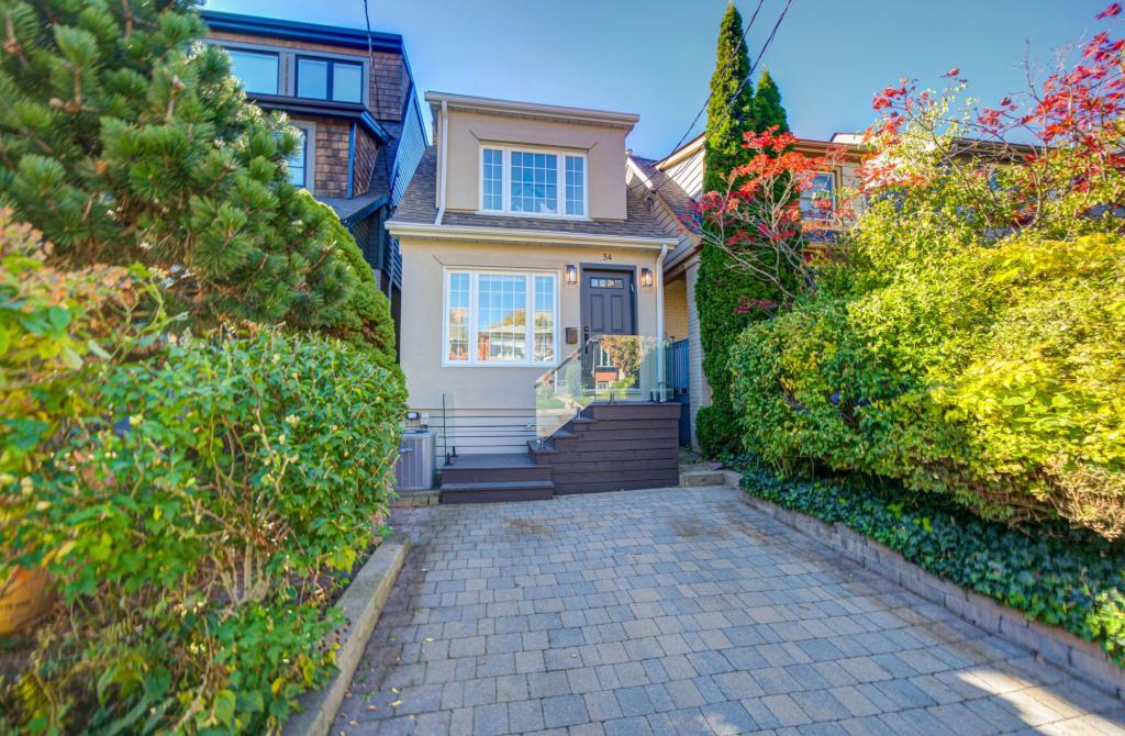 Humewood $1,475,000 独立屋 出售 - 34 Kenwood Avenue, Toronto, Ontario M6C 2R9