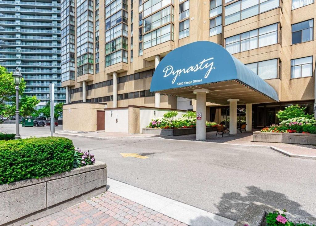 5460 Yonge Street