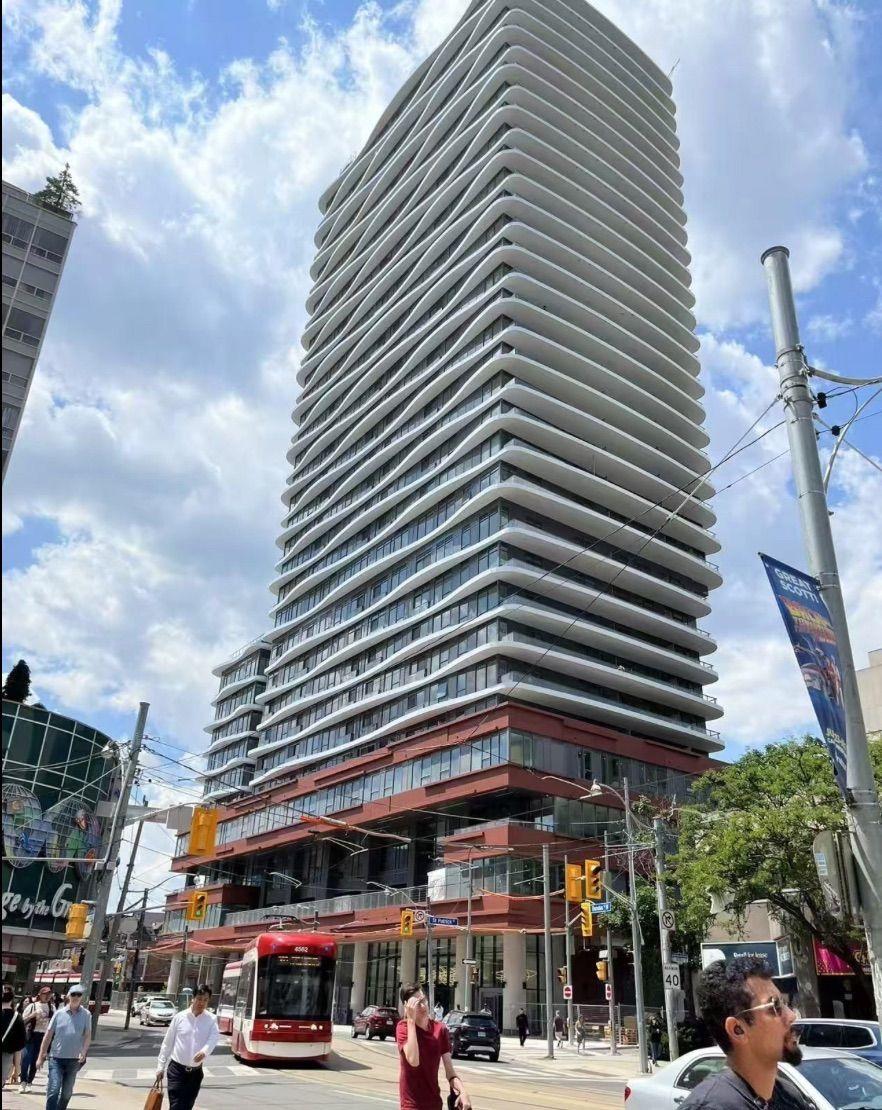 280 Dundas Street West