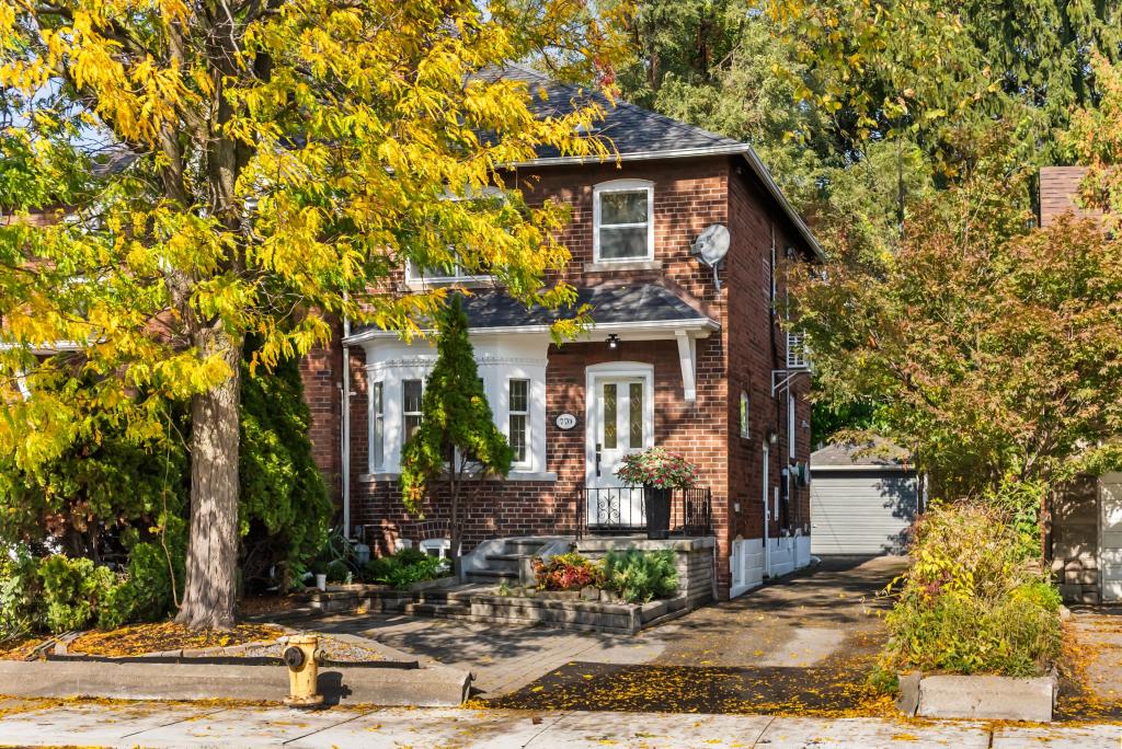 770 Eglinton Avenue East