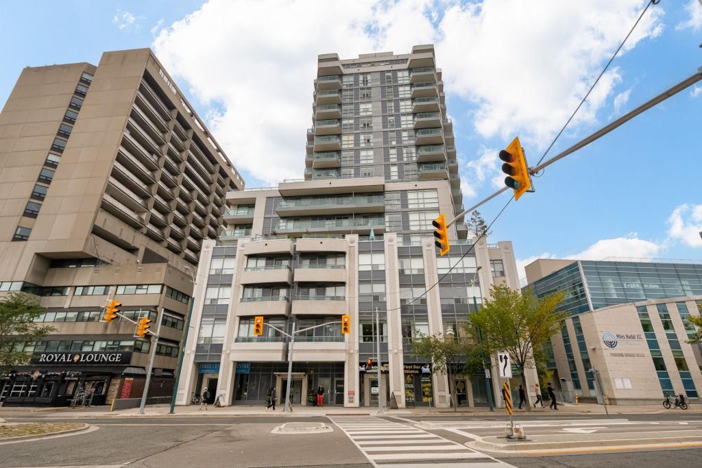 736 Spadina Avenue