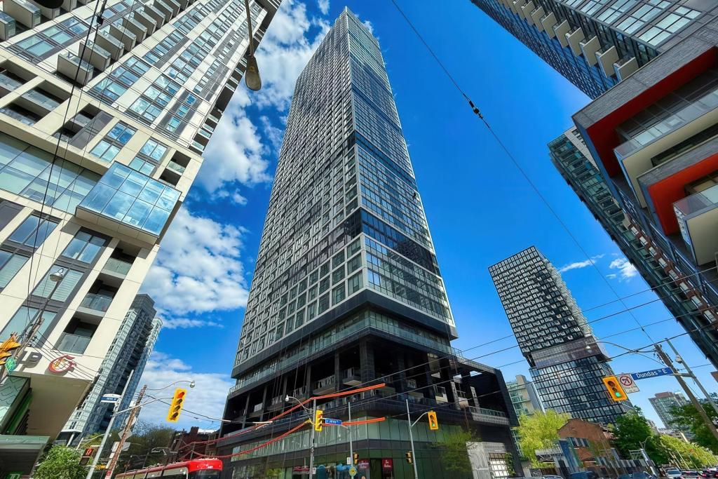 181 Dundas Street East