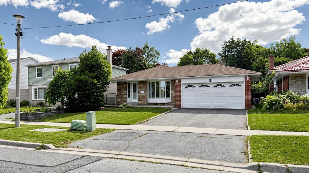 5 Glendower Circuit, Toronto
