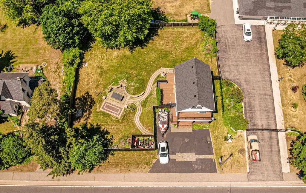 220 Highway No. 7, Pickering