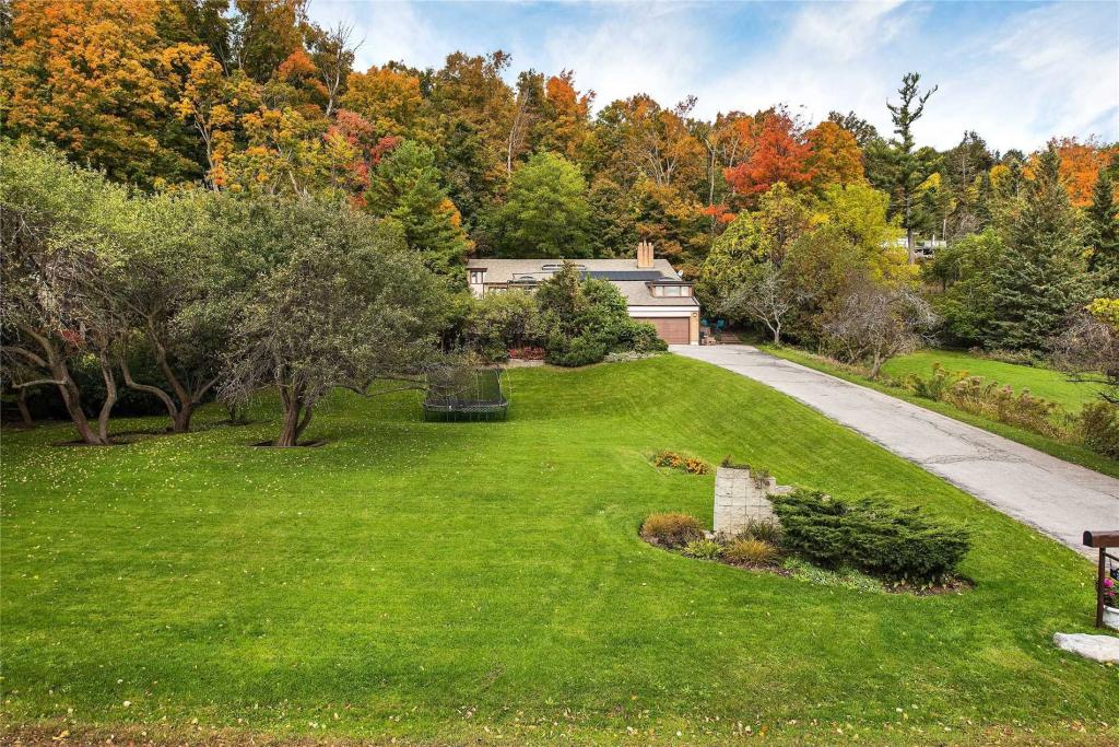 37 Meadowcliffe Drive, Toronto
