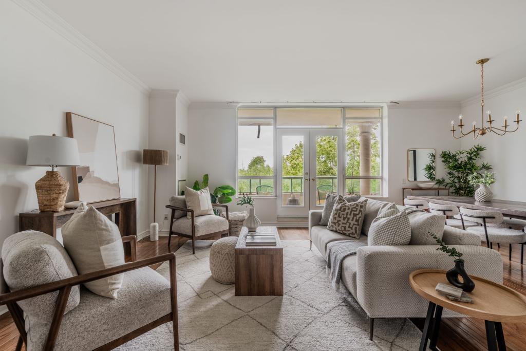321-9 Boardwalk Drive, Toronto