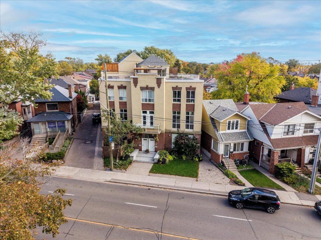 D-957 Broadview Avenue, Toronto