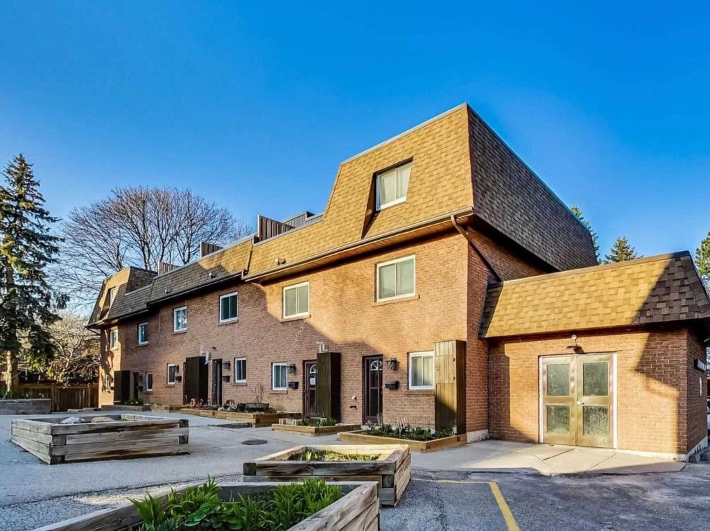 19-20 Hainford St, Toronto