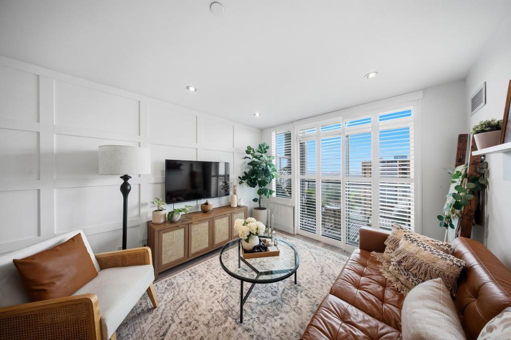 1406-1215 Bayly Street, Pickering