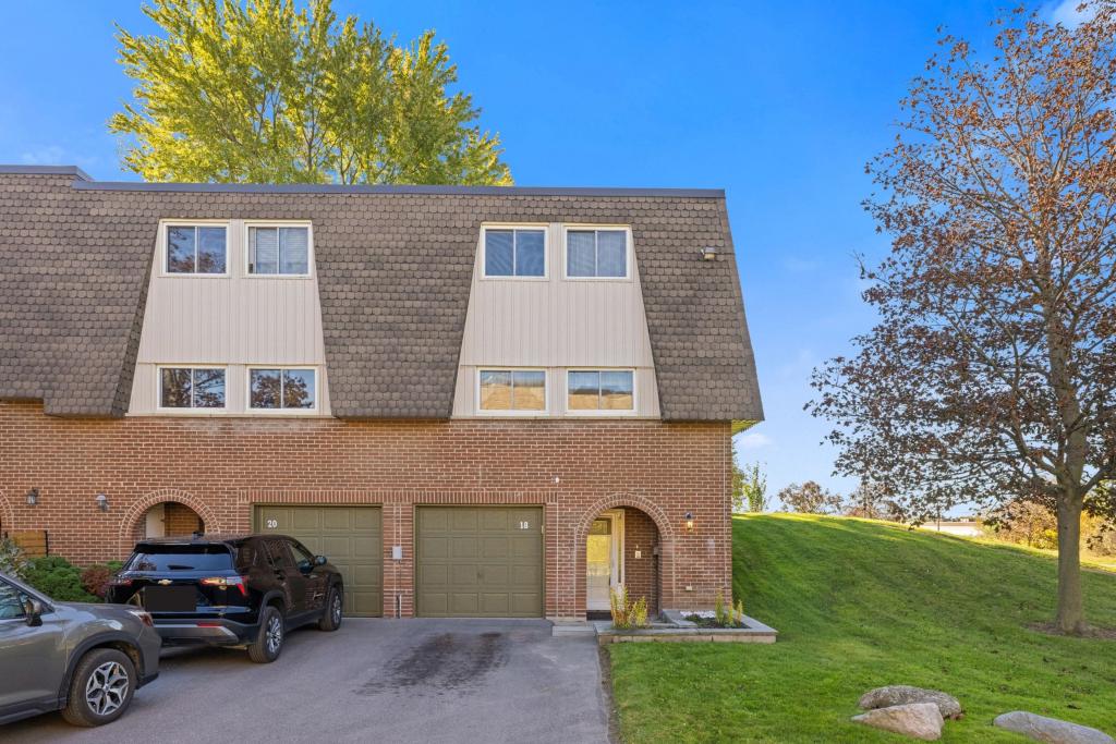 18 Reygate Court, Ajax