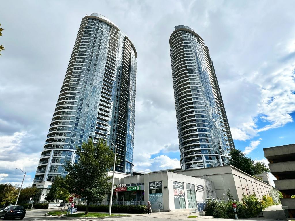 2305-125 Village Green Square, Toronto