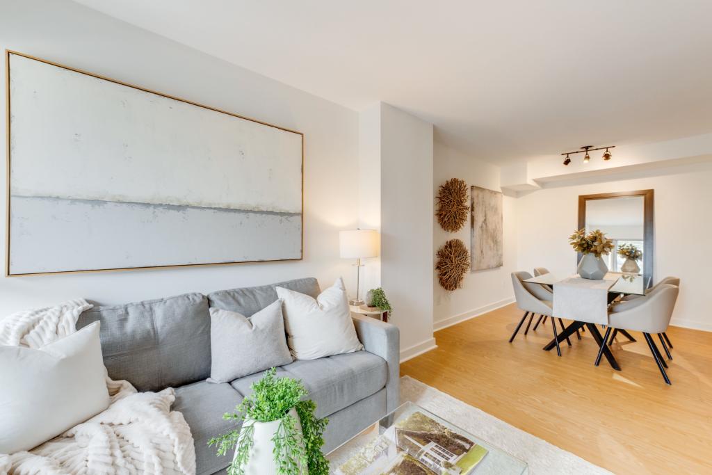 304-716 Kingston Road, Toronto