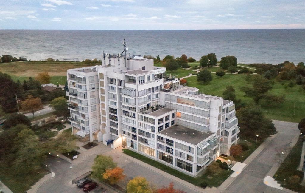 208-45 Cumberland Lane, Ajax