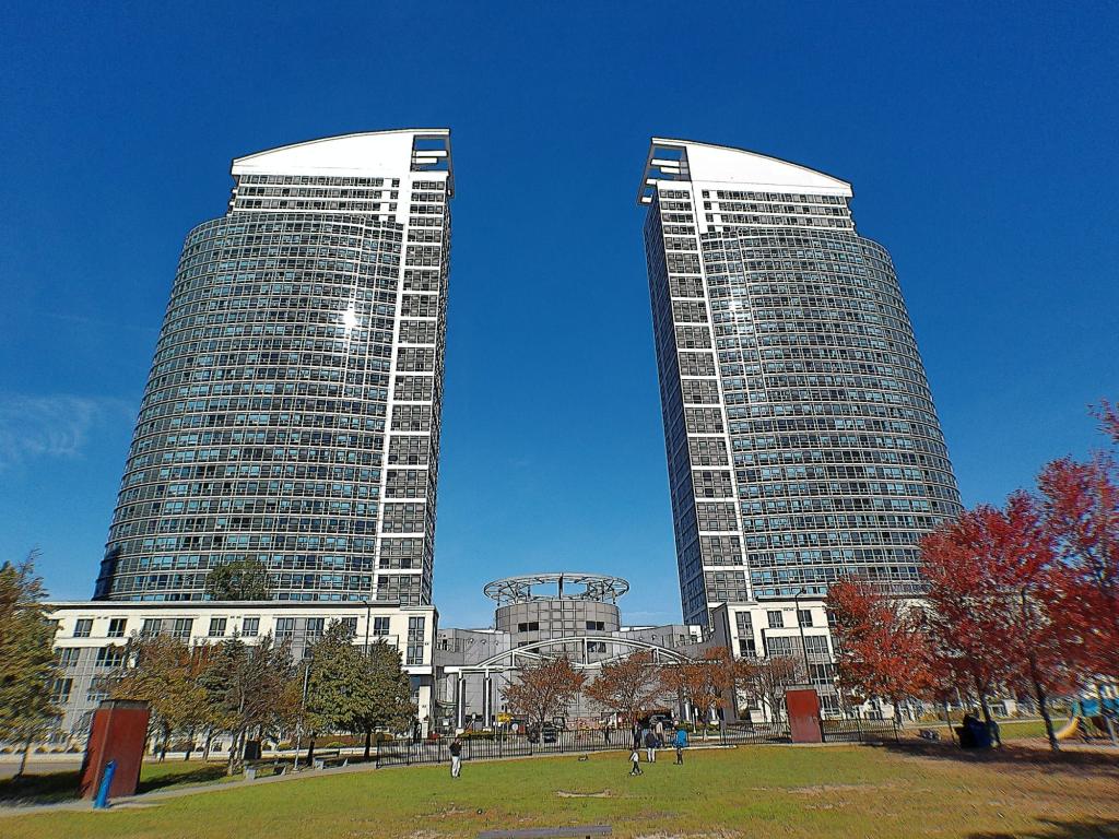 38 Lee Centre Drive