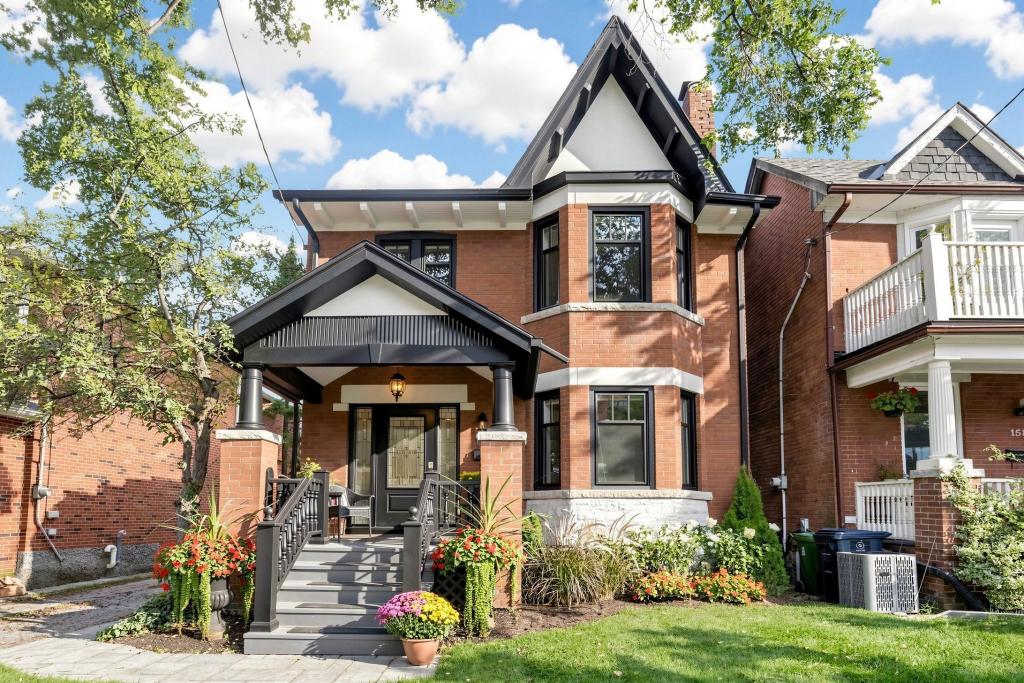 156 Hampton Avenue, Toronto
