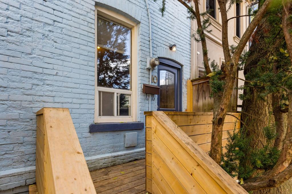 10 Woodgreen Place, Toronto
