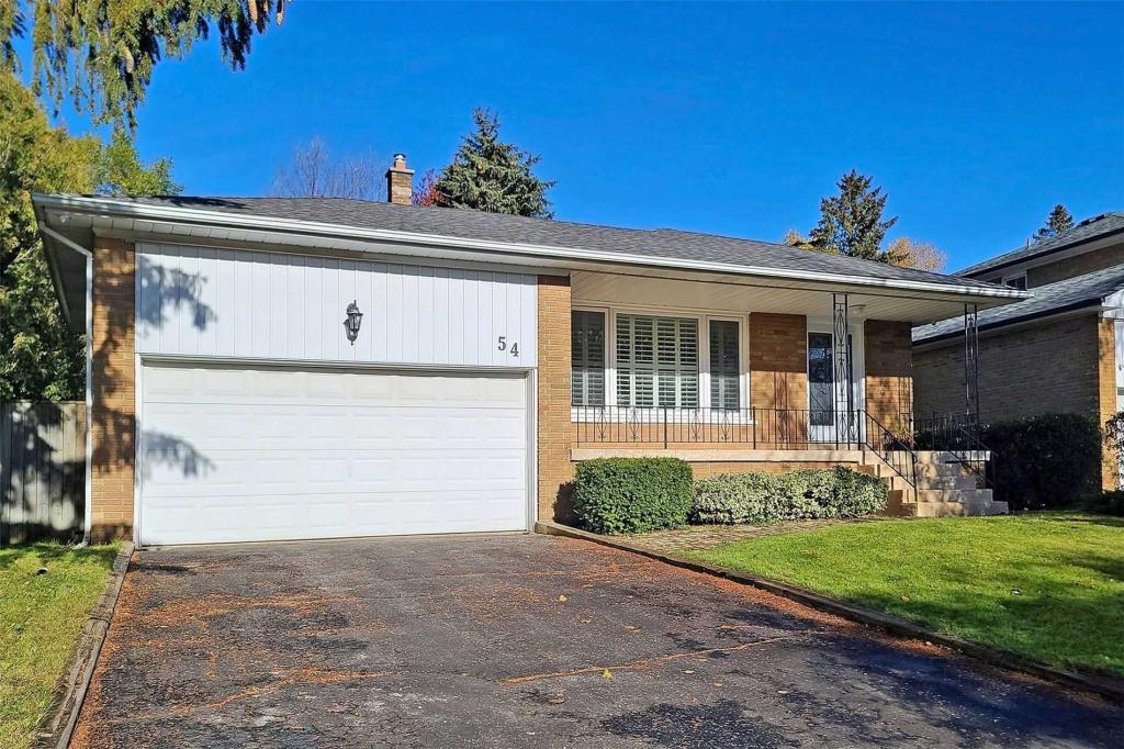 54 Ladyslipper Court