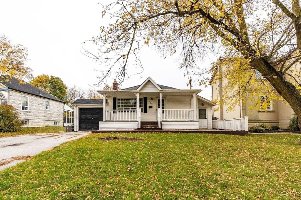 226 Lawrence Avenue, Richmond Hill