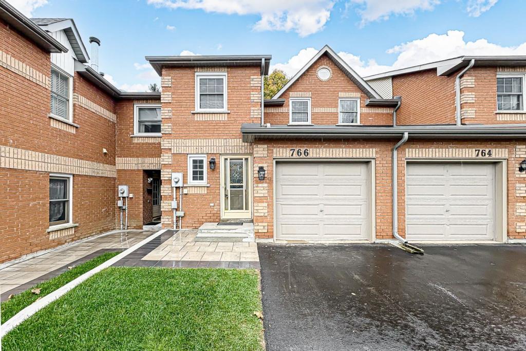 9-766 Caradonna Crescent, Newmarket