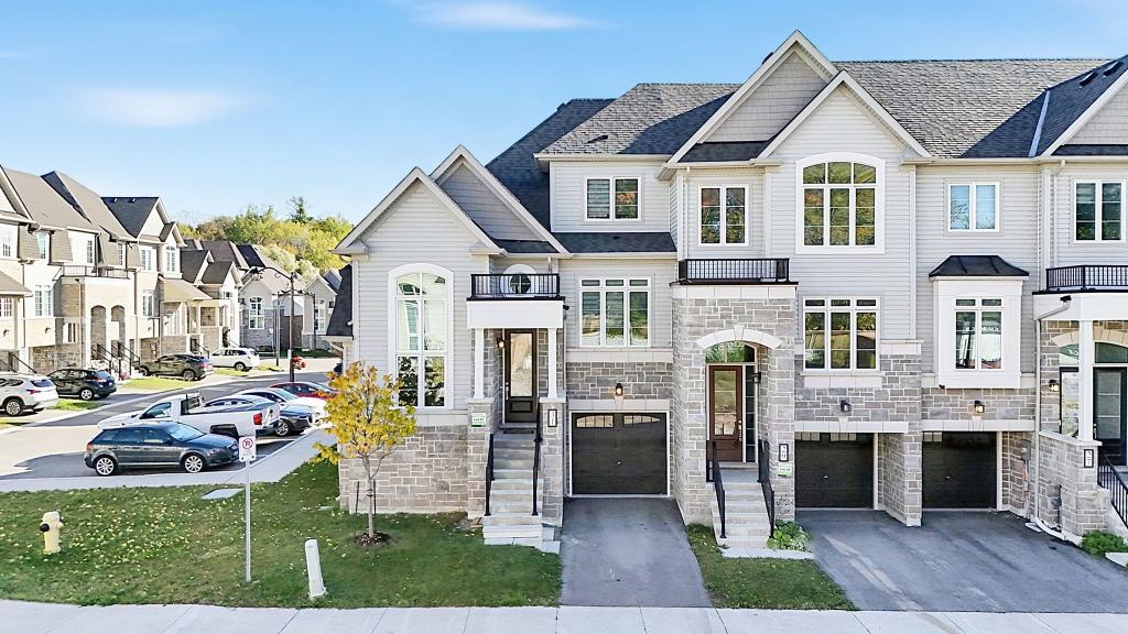 31 Lyall Stokes Circle, East Gwillimbury