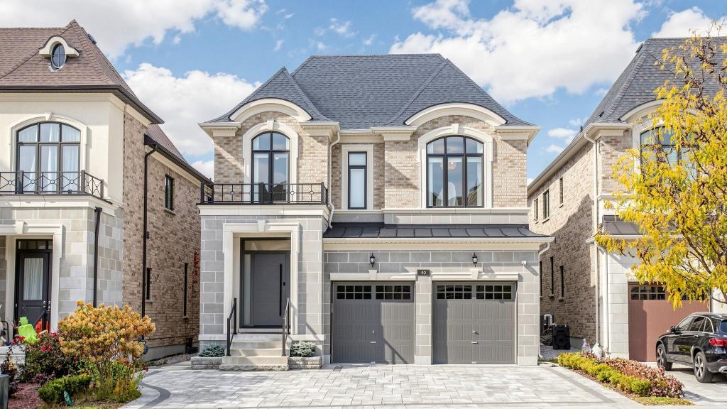40 Shining Willow Court